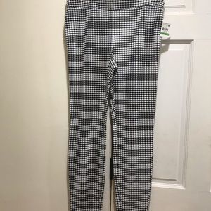 Macy’s Maison Jules women’s size large black & white checkered leggings. NWT